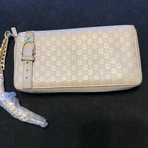 Authentic Gucci leather wristlet/wallet